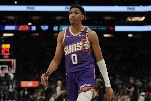 瑞安-邓恩谈训练强度：每个人都很拼 看看狄龙的头就知道了